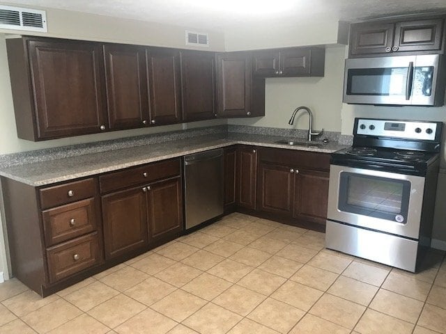 Building Photo - 304 Fingal St