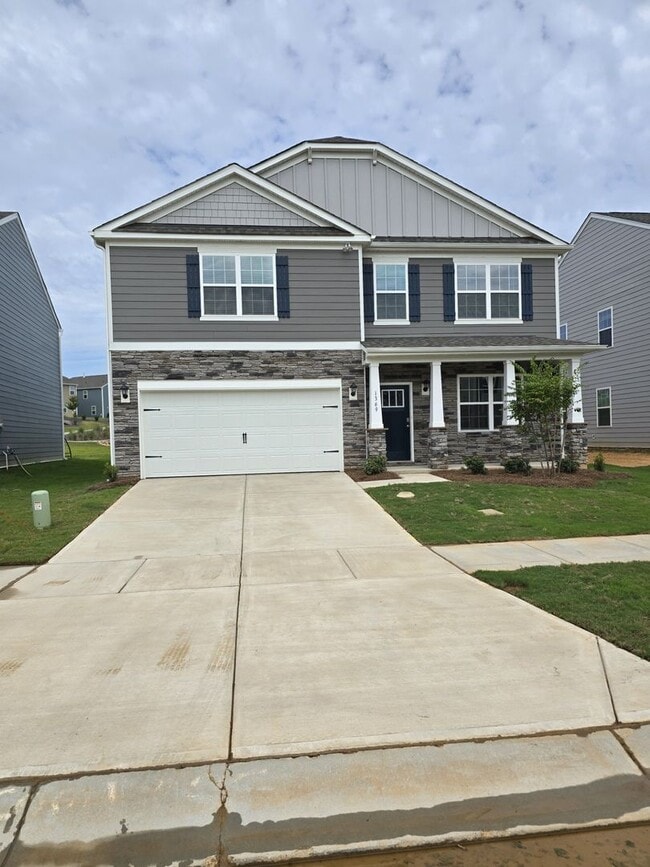 Elegant Home Located in Secrest Commons in... - Elegant Home Located in Secrest Commons in...