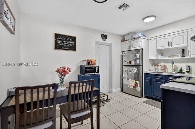 Photo - 6791 Scott St