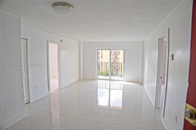 Photo - 4717 NW 7th St Unidad 704-10 Rental