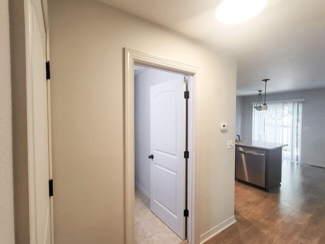 Photo - 407-409 Madrona Ave SE Unit 409