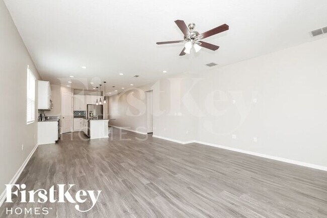 Photo - 261 Summershore Dr