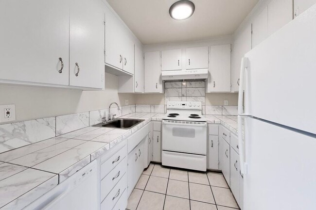 Building Photo - 1281 Ayala Dr Unit 04