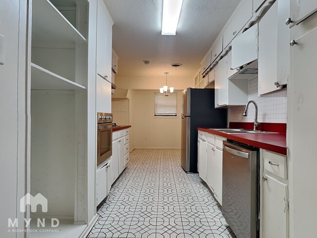 Photo - 605 Thompson Dr