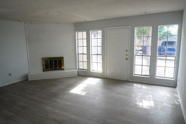 Photo - Beautiful Remodeled Duplex with 3 bed-1.5 bath in 79912