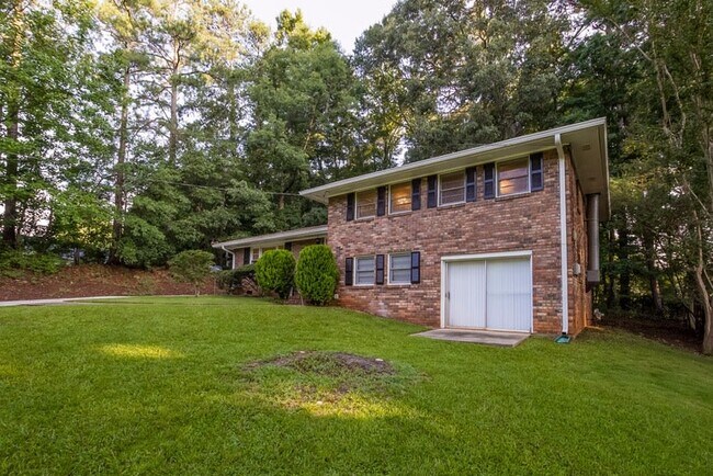 Photo - 1398 Yates Ave