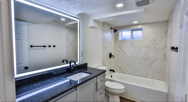 Photo - 350 W 2575 N