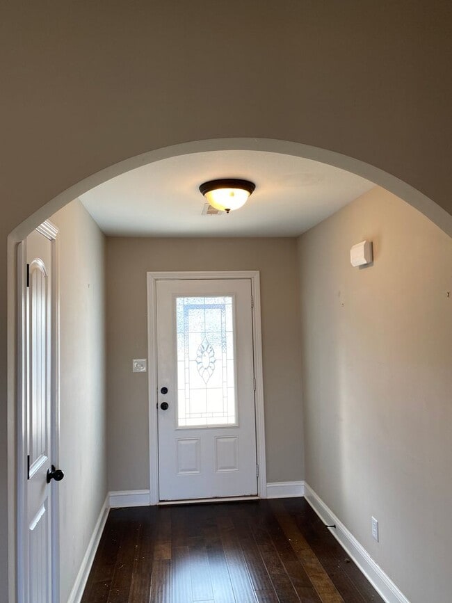 Photo - Beautiful 3 bed 2 bath home with Bonus room! Close to shopping and Ft. Campbell.