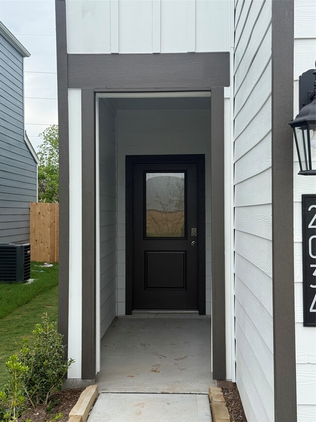 Photo - 2034 Olivos St