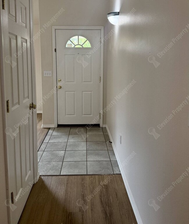 Photo - Single Level 3 BR in NE Bend with huge fenced yard!