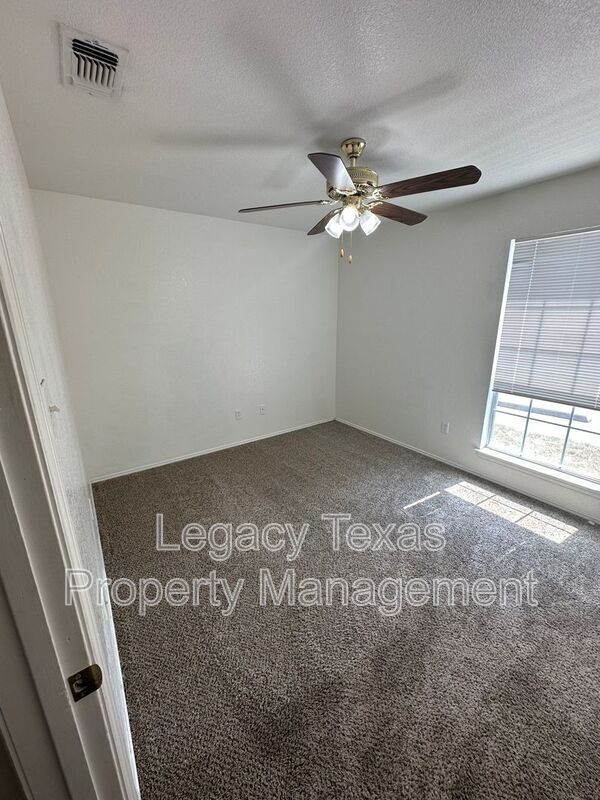 Photo - 901 N Border St Unit Apt A