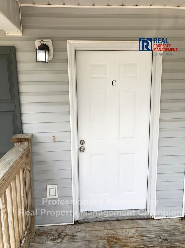 Photo - 3 BD/2 BA Upper Unit Condo in Hawthorne Pa...