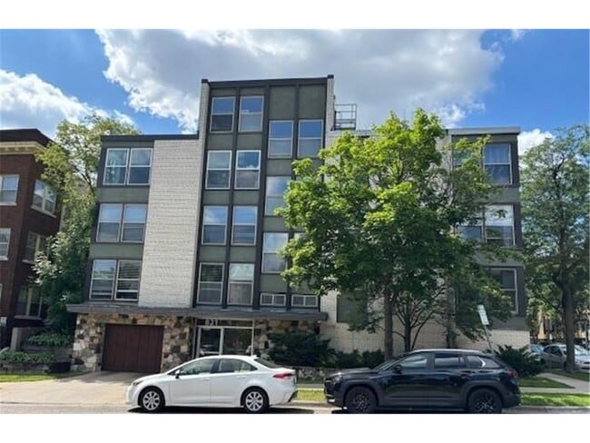 Building Photo - 821 Douglas Ave Unit 105 Rental
