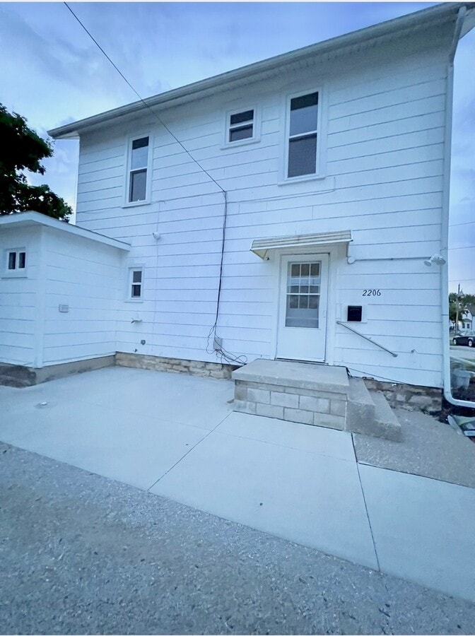 Photo - 2206 Lake St