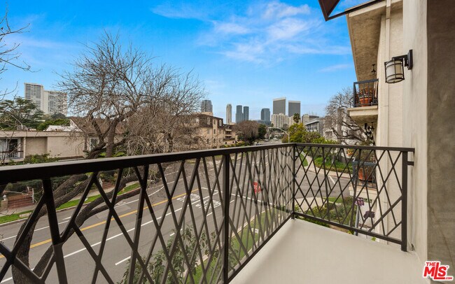 Photo - 1304 S Roxbury Dr Unit 301