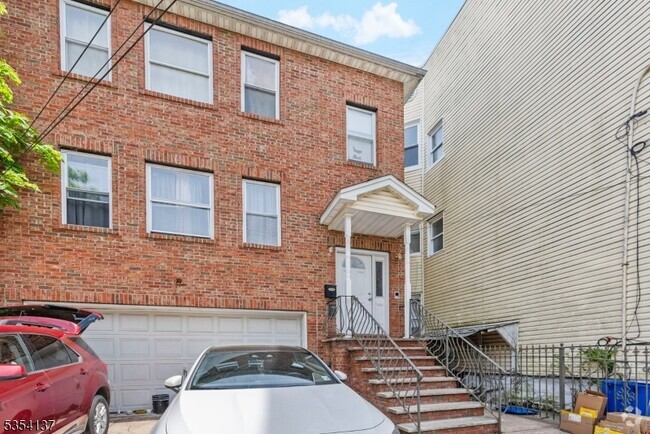 Building Photo - 448 S 13th St Unit 2 Rental