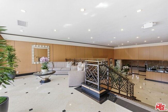 Photo - 211 S Spalding Dr Unidad 107N