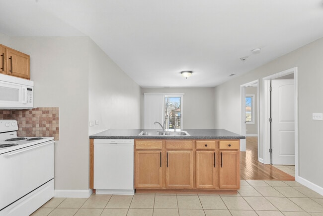 Photo - 3423 Ridgeland Ave Unit 203