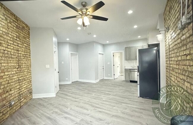 Photo - 1058 W Glenlake Ave