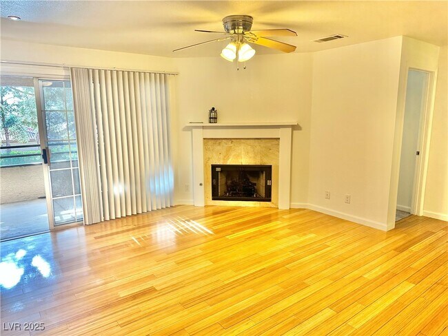 Photo - 2200 S Fort Apache Rd Unidad 2152