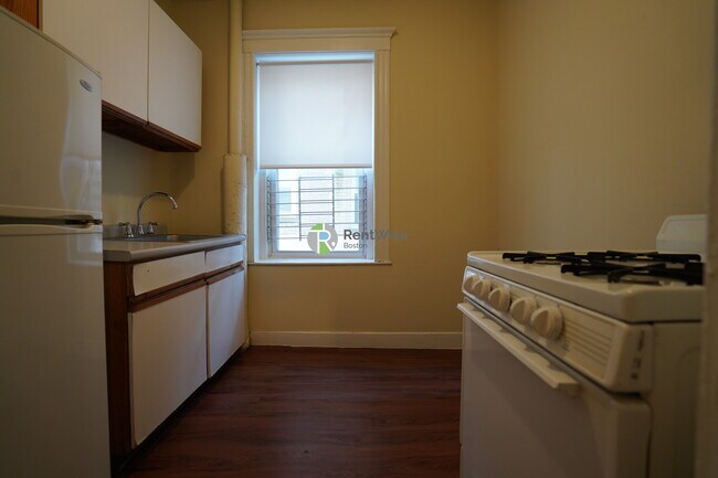 Photo - 161 Kelton St Unit 15