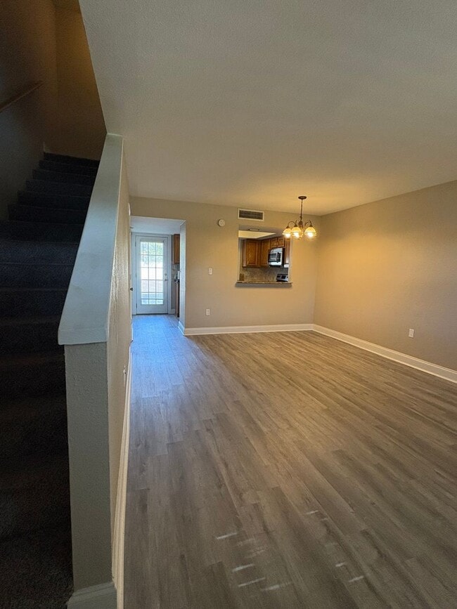 Photo - Newly Renovated 2 Bed / 1.5 Bath Townhome near Beaches!