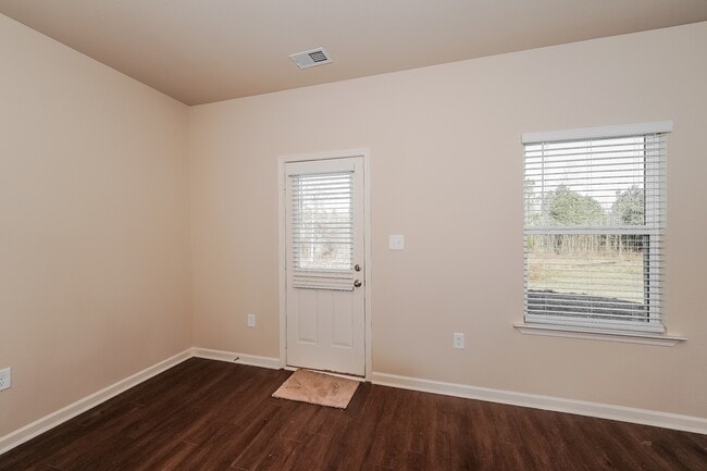 Photo - 165 Clover Ln