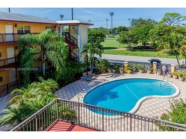 Building Photo - 744 NE 14th Ave Unit 11