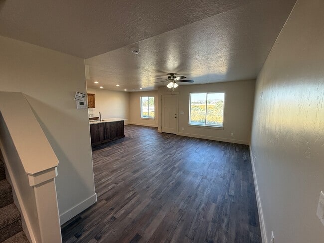 Building Photo - Eastside View Townhomes