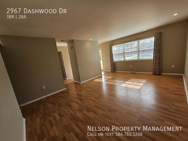 Photo - 2967 Dashwood Ave