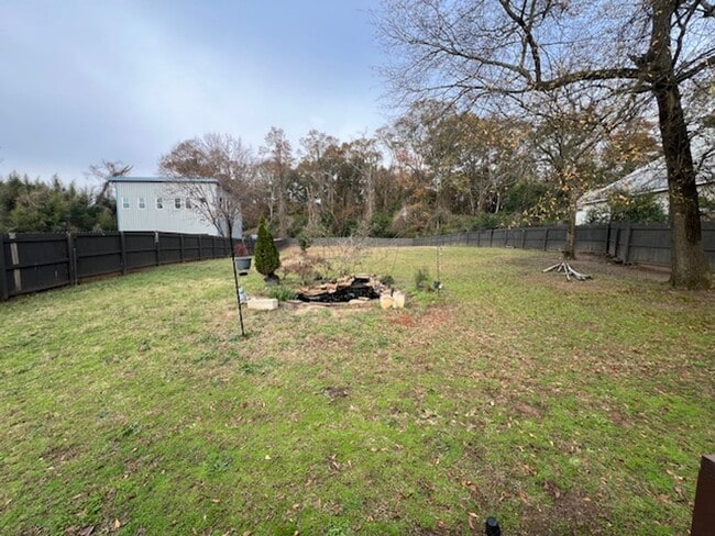 Photo - Lovely 3 bed 2 bath house on Ruth St.!