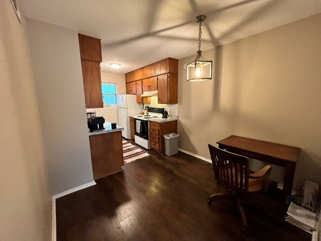 Photo - 1107 N Locust St Unidad 4