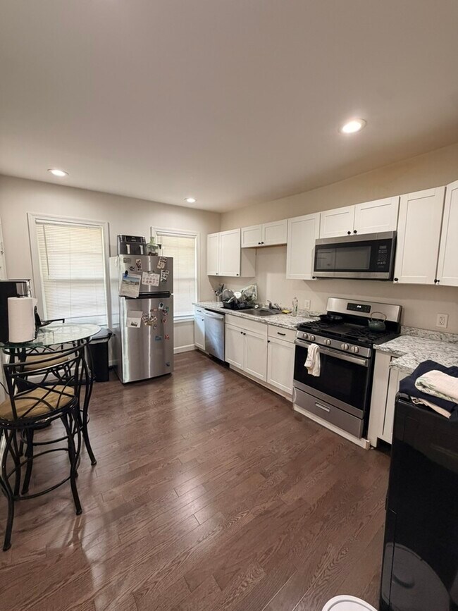 31 Barry St Unit 2