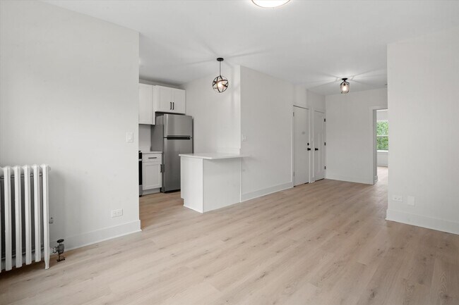 Photo - 3035 W Rosemont Ave Unidad 3 Rental