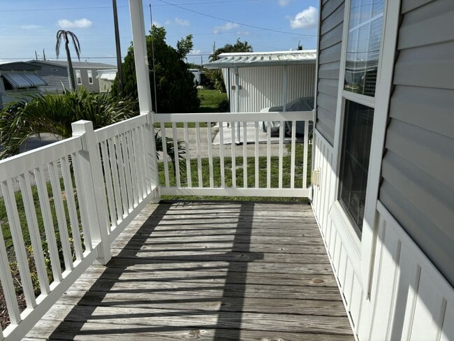 Photo - 364 Hague St