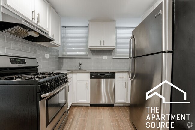 Building Photo - 2326 N Southport Ave Unit GDN Rental