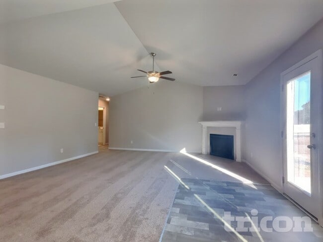 Photo - 205 Tractor Pl