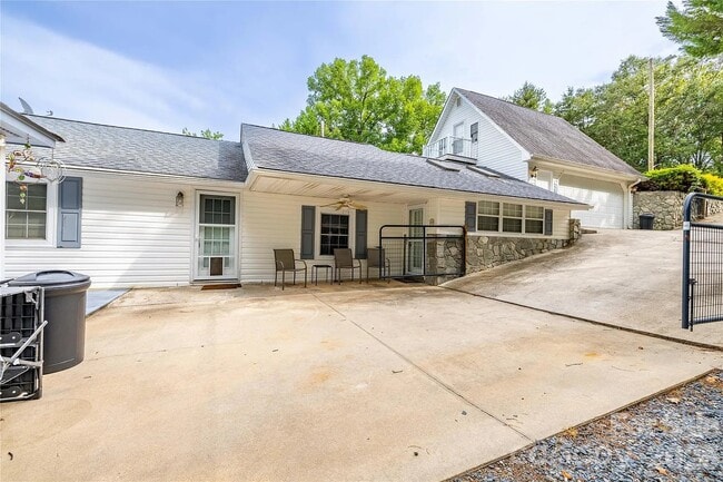 138 Strand Dr