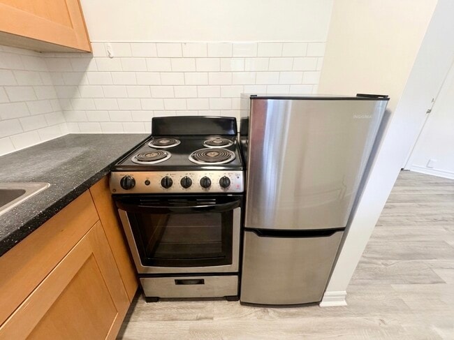 Photo - 496 Montrose Ave - 26 Unit 26