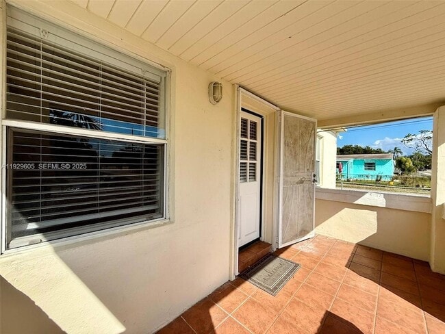 Photo - 2403 Scott St