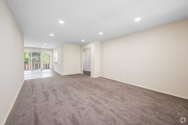 2BR, 2BA - 1,250SF - Living Room
