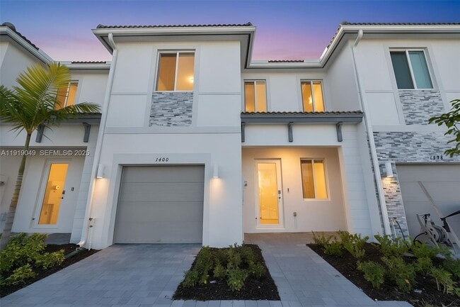 Building Photo - 1400 SE 6th Rd