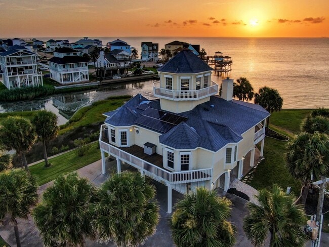 Building Photo - 22621 Bay Point Dr