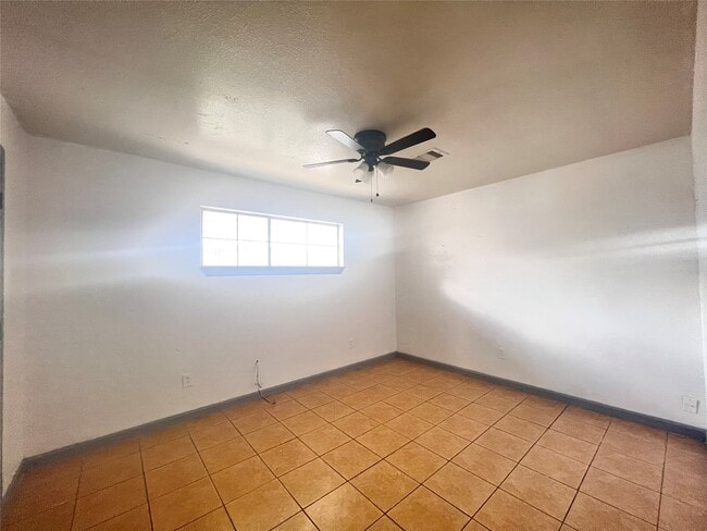 Photo - 5602 Hirsch Rd