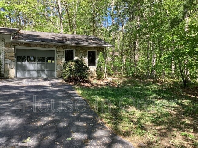 Photo - 24 Glen Cove Rd