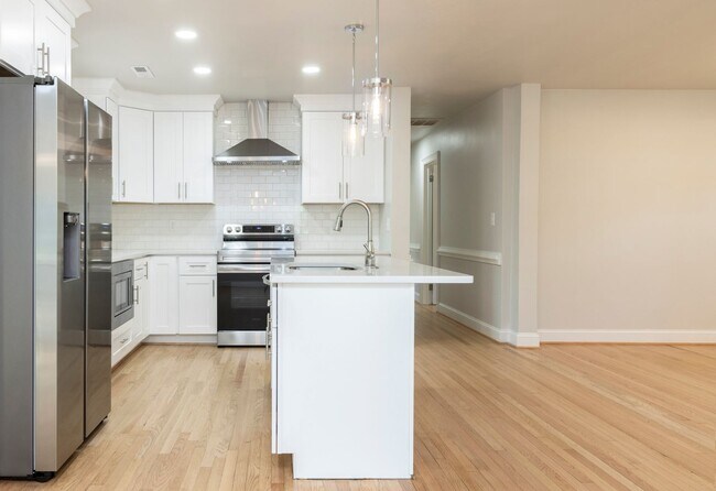 Photo - 652 Little Neck House for rent in Virginia...