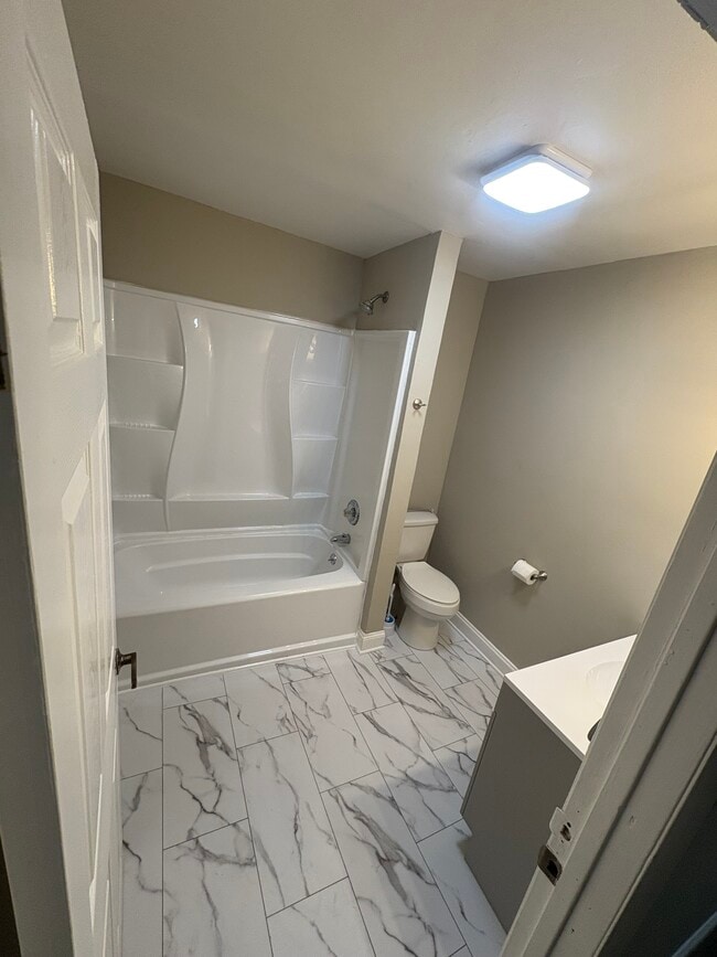 Building Photo - 15 John St Unit 1