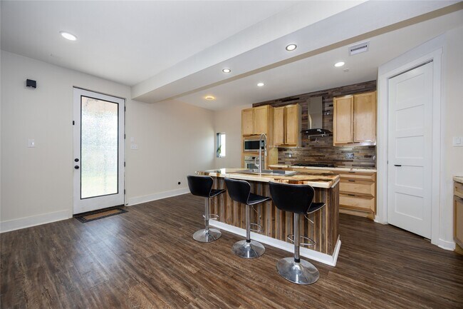 Photo - 10930 Exeter St