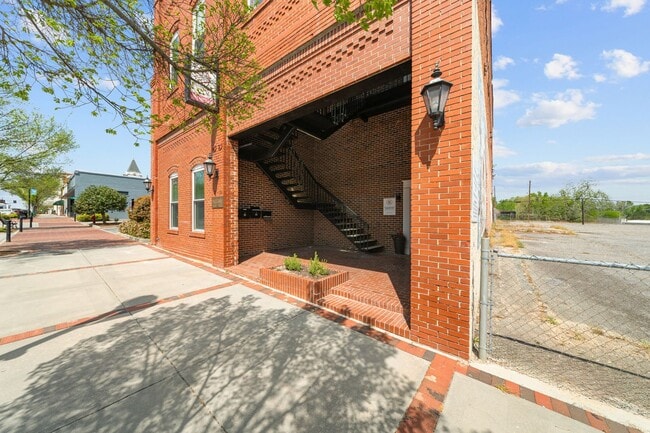 Photo - 51 E Main St