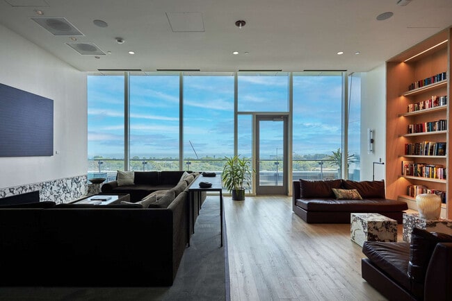 Photo - 1000 S Michigan Ave Unit FL43-ID1252672P